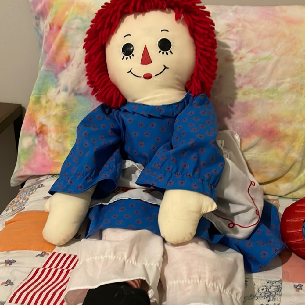 Selling a rangody Anne doll